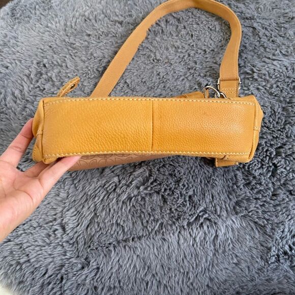 Fossil pebbled leather purse with built in‎ wallet - Picture 11 of 16